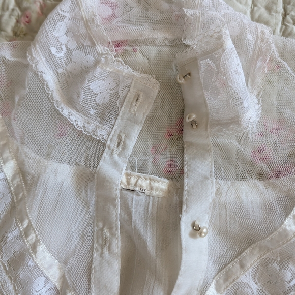 Delicate White Ruffle Lace Button-Up Blouse - Picture 5 of 9
